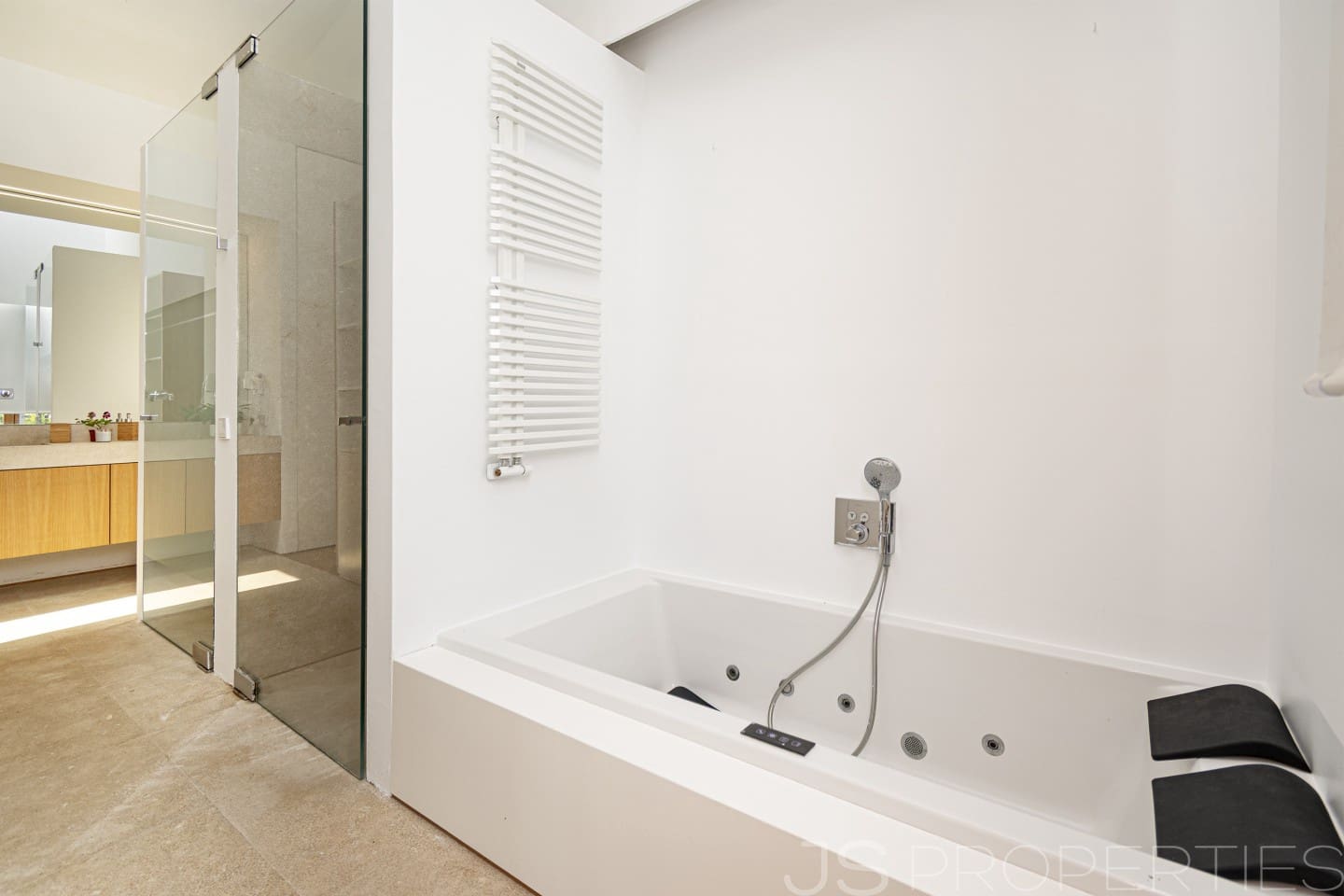 6 bedroom Villa for sale in Pollensa / Pollenca - € 5,200,000 (Ref: 9263814)