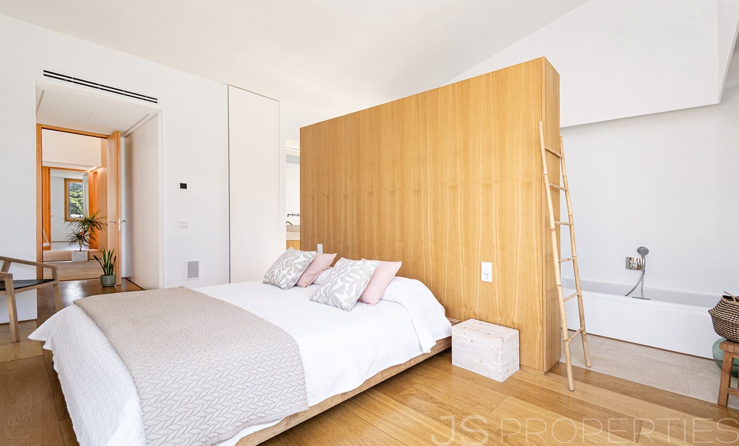 6 bedroom Villa for sale in Pollensa / Pollenca - € 5,200,000 (Ref: 9263814)