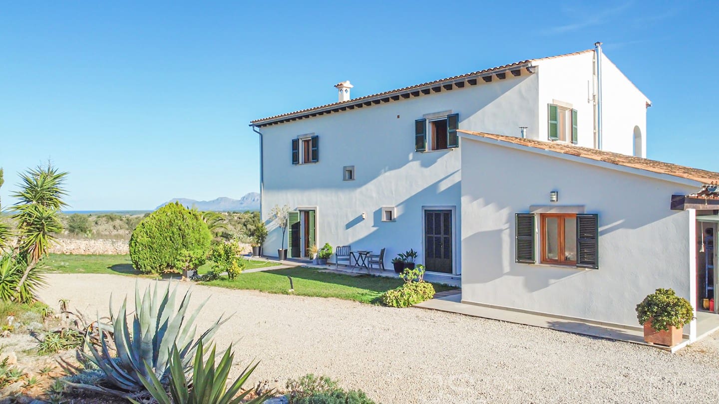 5 bedroom Villa for sale in Santa Margalida - € 1,200,000 (Ref: 9374653)