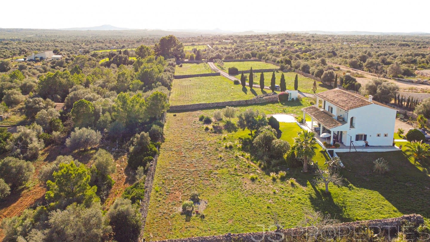 5 bedroom Villa for sale in Santa Margalida - € 1,200,000 (Ref: 9374653)