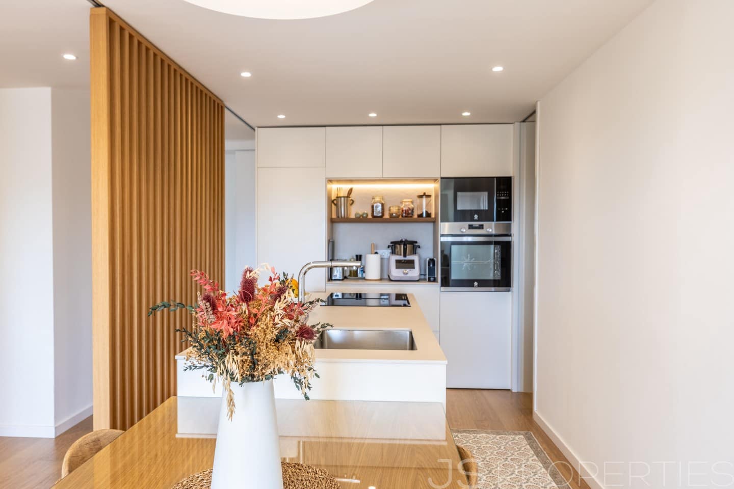 3 bedroom Apartment for sale in Palma de Mallorca - € 890,000 (Ref: 9401720)