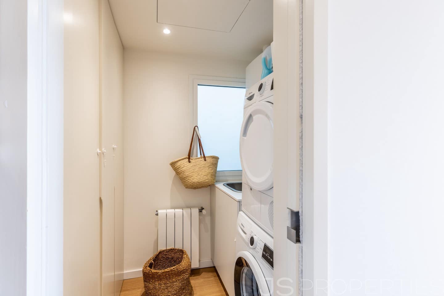 3 bedroom Apartment for sale in Palma de Mallorca - € 890,000 (Ref: 9401720)