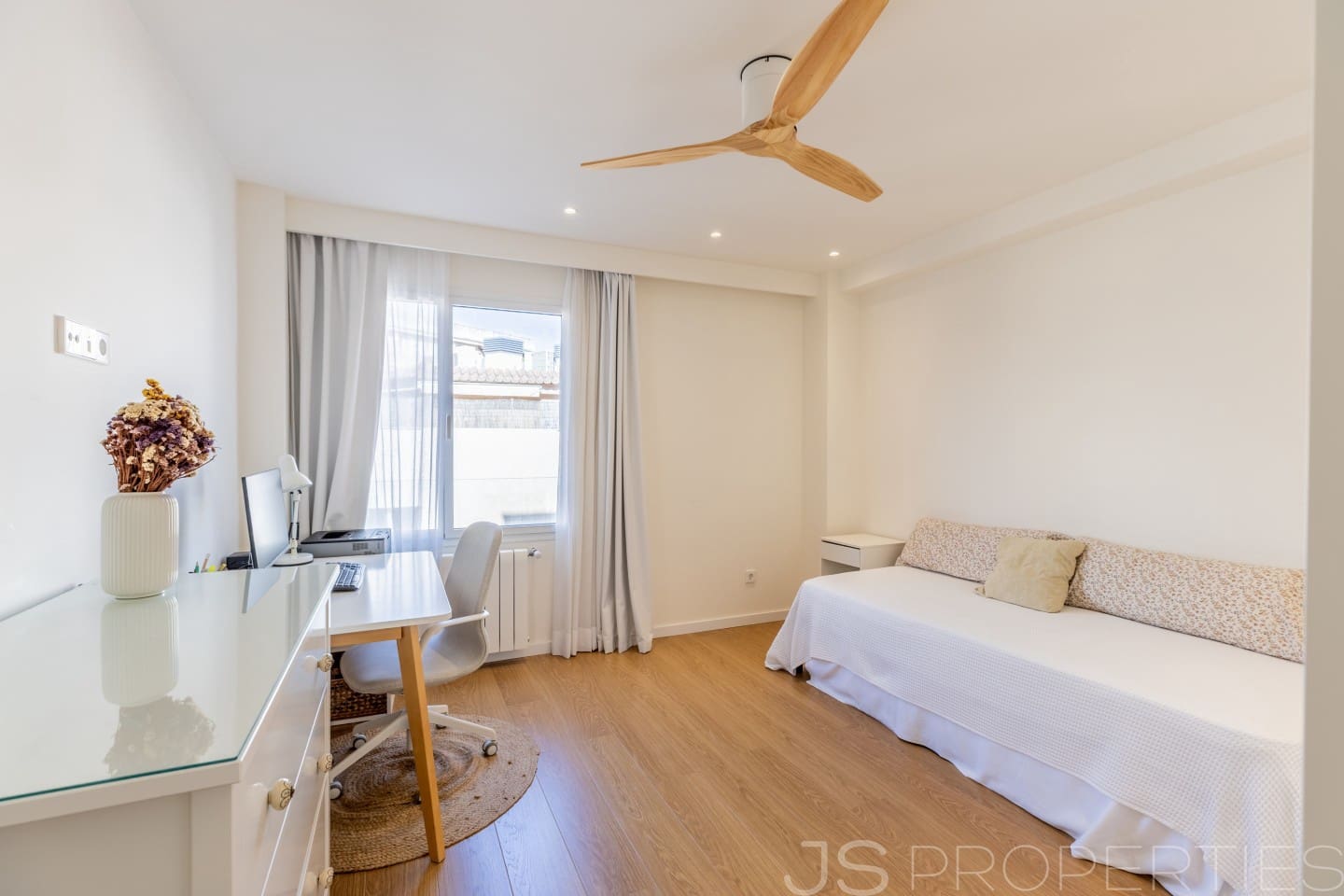 3 bedroom Apartment for sale in Palma de Mallorca - € 890,000 (Ref: 9401720)