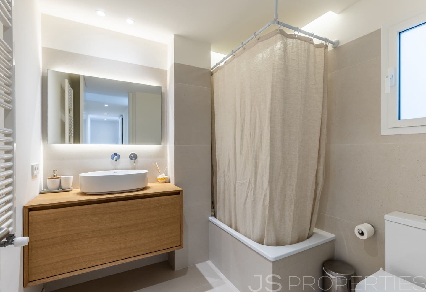 3 bedroom Apartment for sale in Palma de Mallorca - € 890,000 (Ref: 9401720)