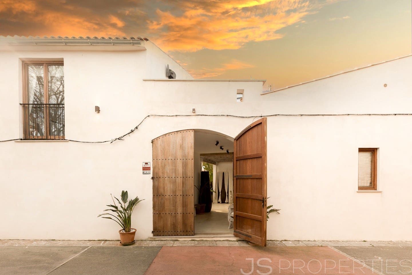 3 bedroom Townhouse for sale in Alcudia - € 899,000 (Ref: 9528859)