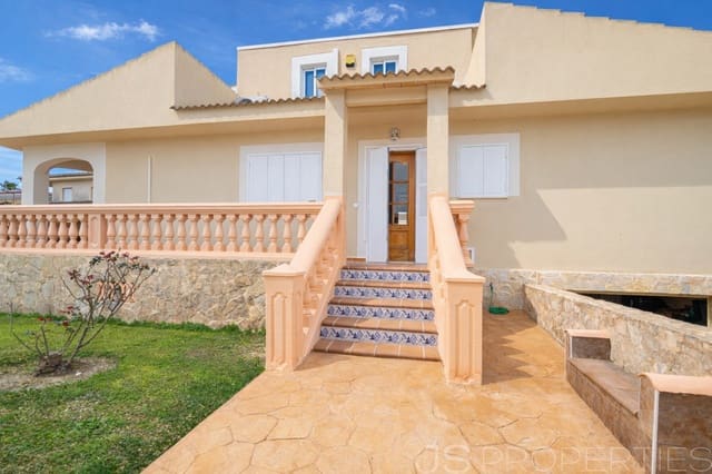 4 bedroom Villa for sale in Playas de Muro / Platges de Muro, Muro - € 1,007,000 (Ref: 9645473)