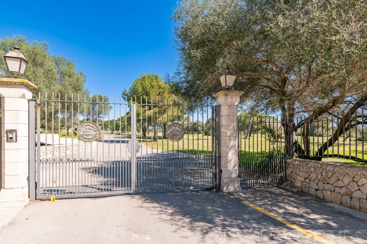 Semi-detached Villa for sale in Alcudia - € 1,650,000 (Ref: 9697742)