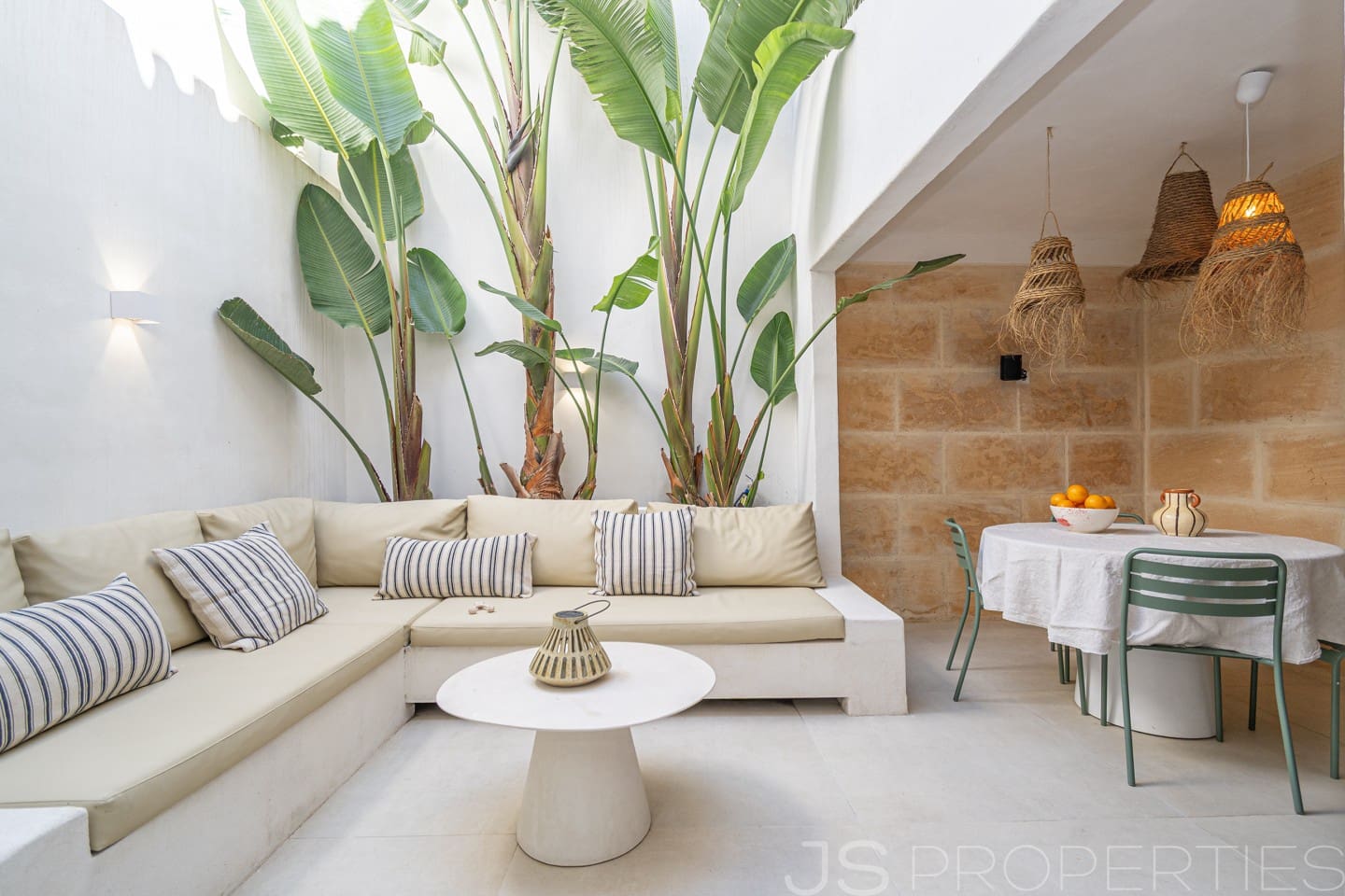 3 bedroom Townhouse for sale in Alcudia - € 1,190,000 (Ref: 9709031)