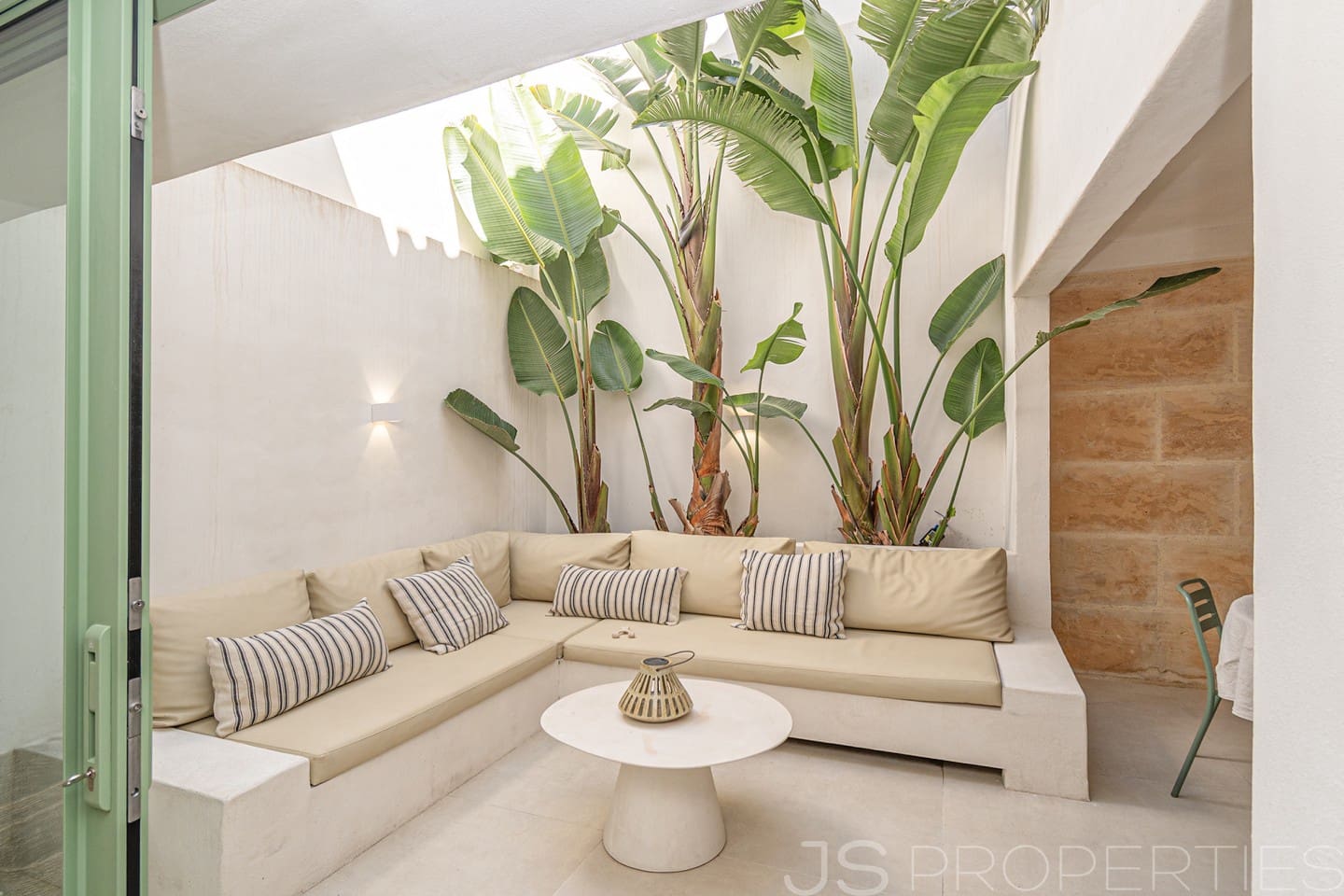 3 bedroom Townhouse for sale in Alcudia - € 1,190,000 (Ref: 9709031)