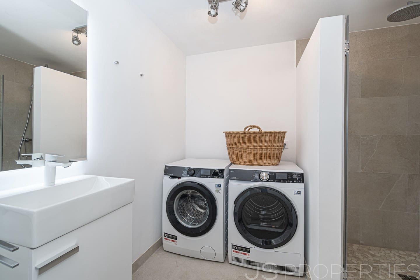 3 bedroom Townhouse for sale in Llubi - € 1,250,000 (Ref: 9831767)