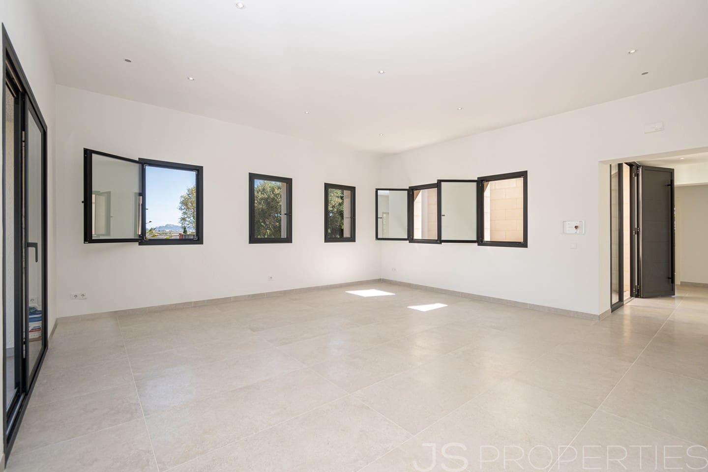 4 bedroom Villa for sale in Muro - € 1,860,000 (Ref: 9834202)