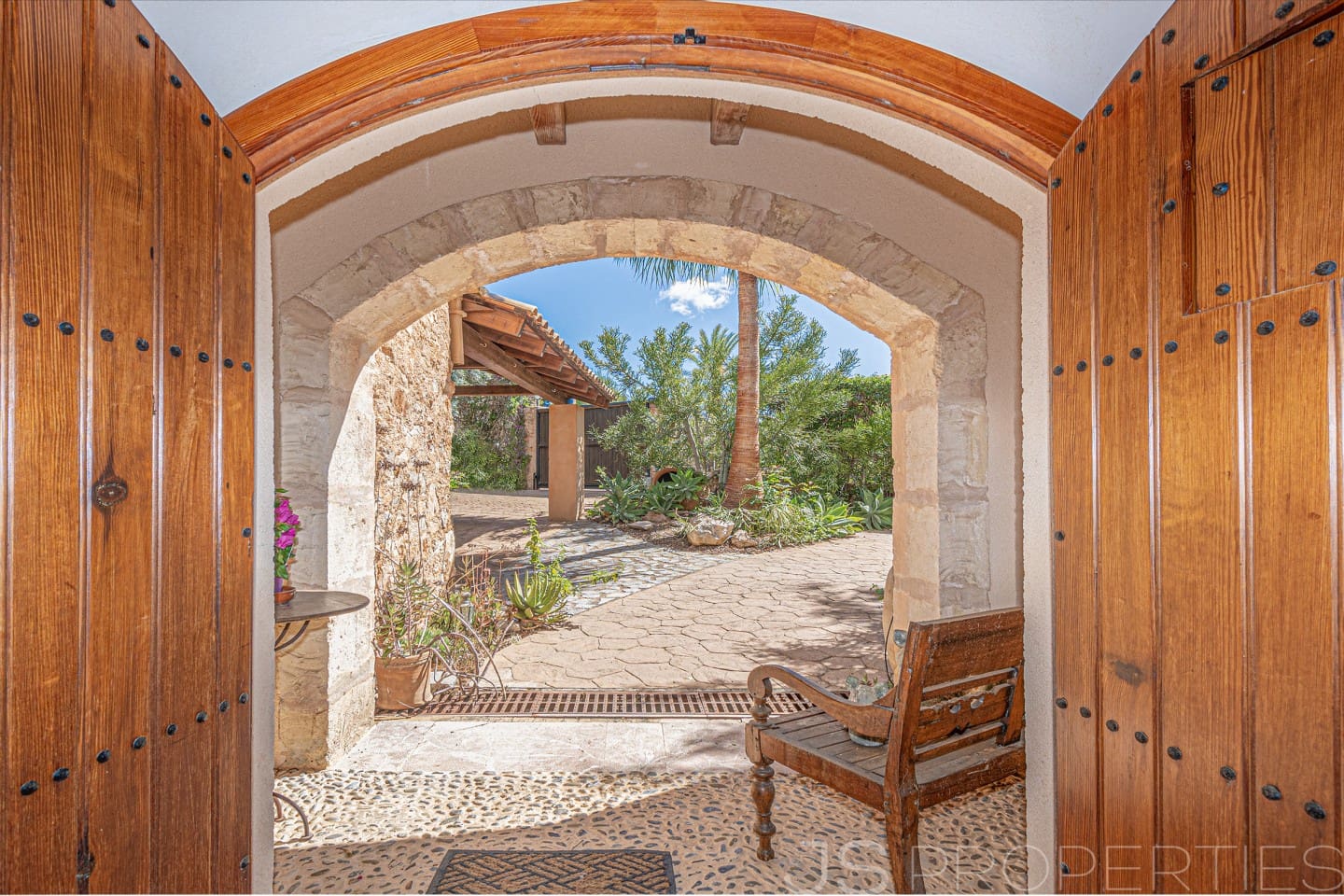 3 bedroom Villa for sale in Santa Ponsa - € 1,930,000 (Ref: 9843866)