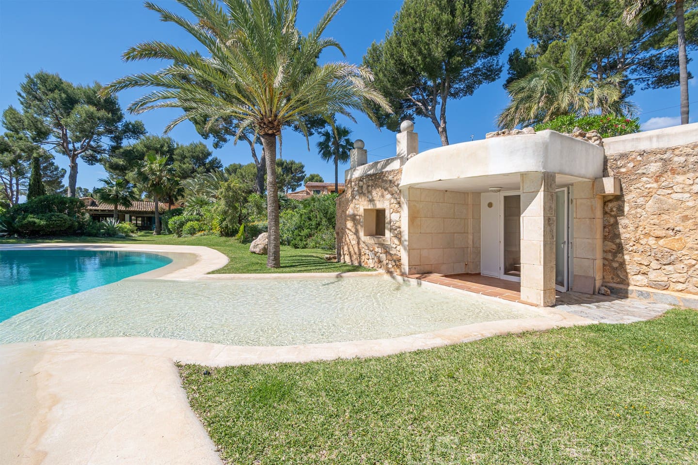 3 bedroom Villa for sale in Santa Ponsa - € 1,930,000 (Ref: 9843866)