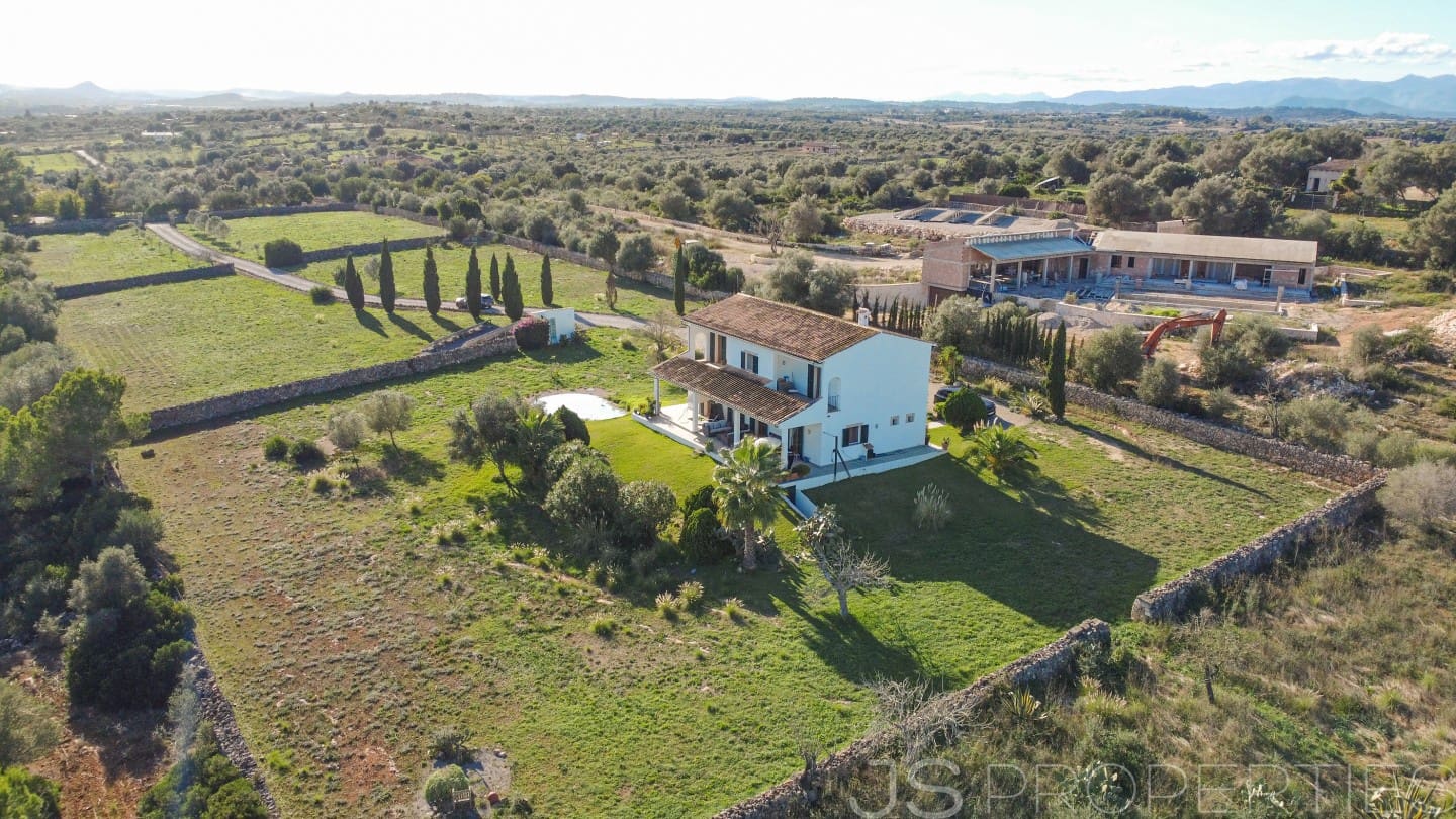 5 bedroom Villa for sale in Santa Margalida - € 1,200,000 (Ref: 9883733)