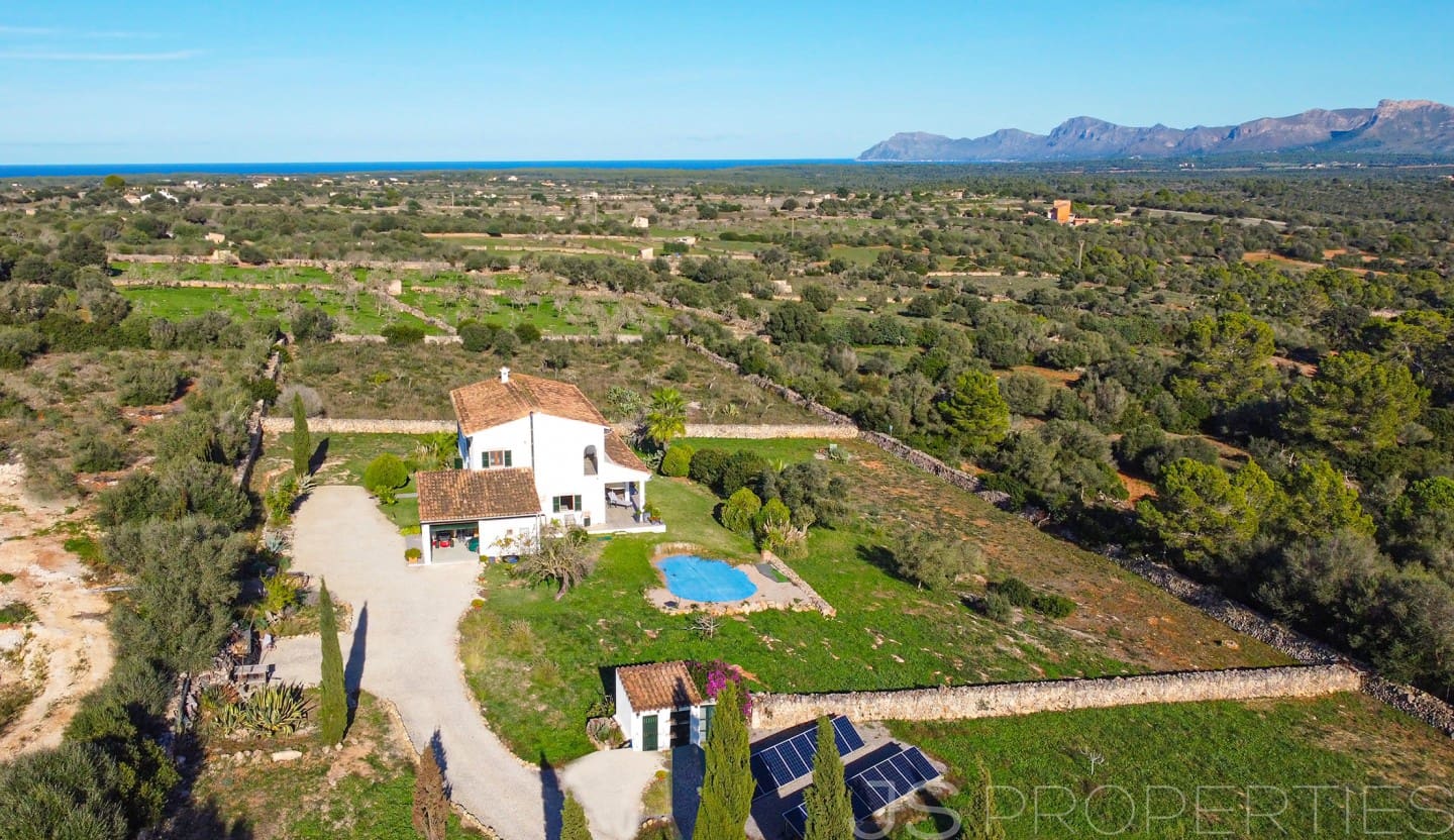 5 bedroom Villa for sale in Santa Margalida - € 1,200,000 (Ref: 9883733)