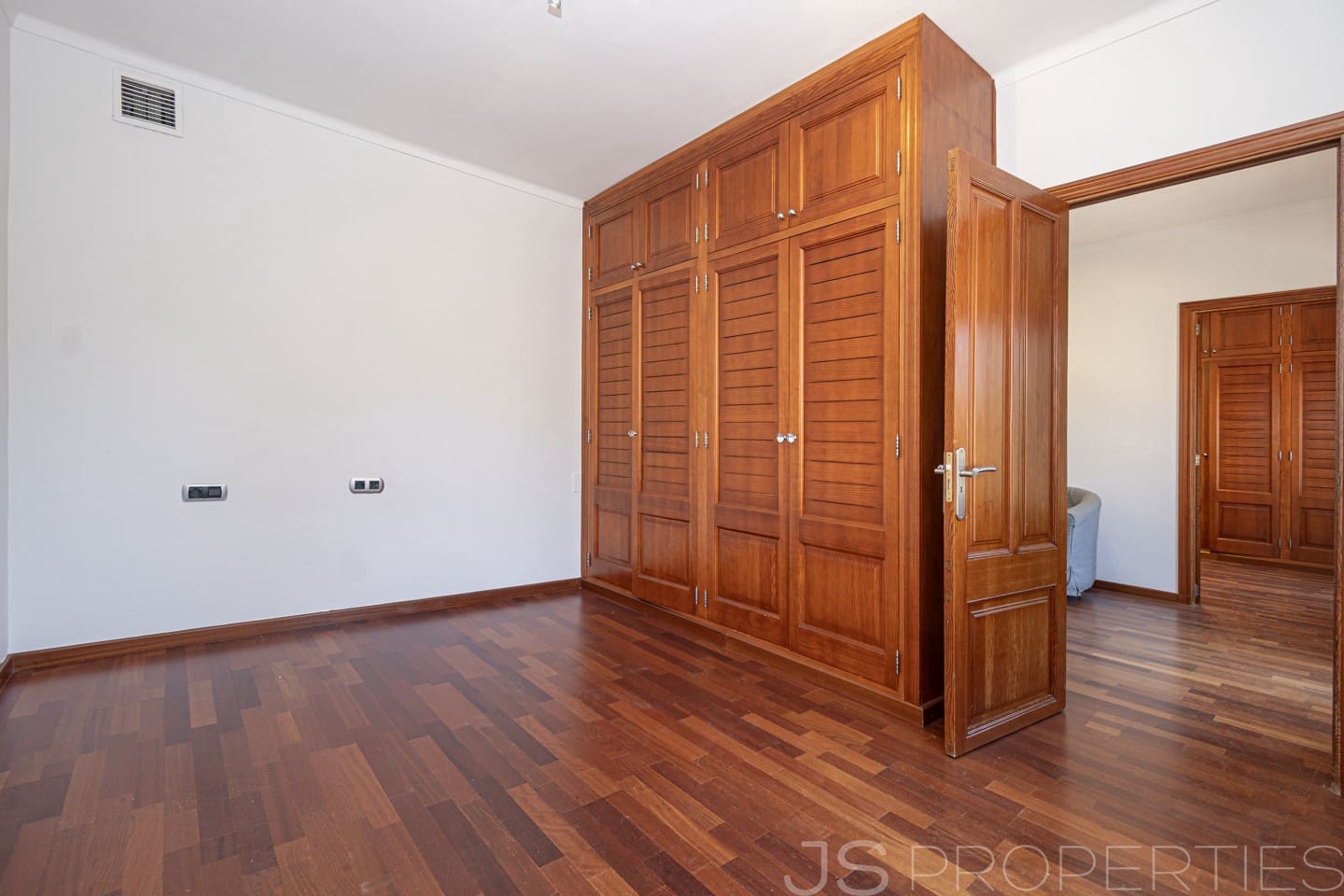 6 bedroom Townhouse for sale in Petra - € 1,300,000 (Ref: 9895345)