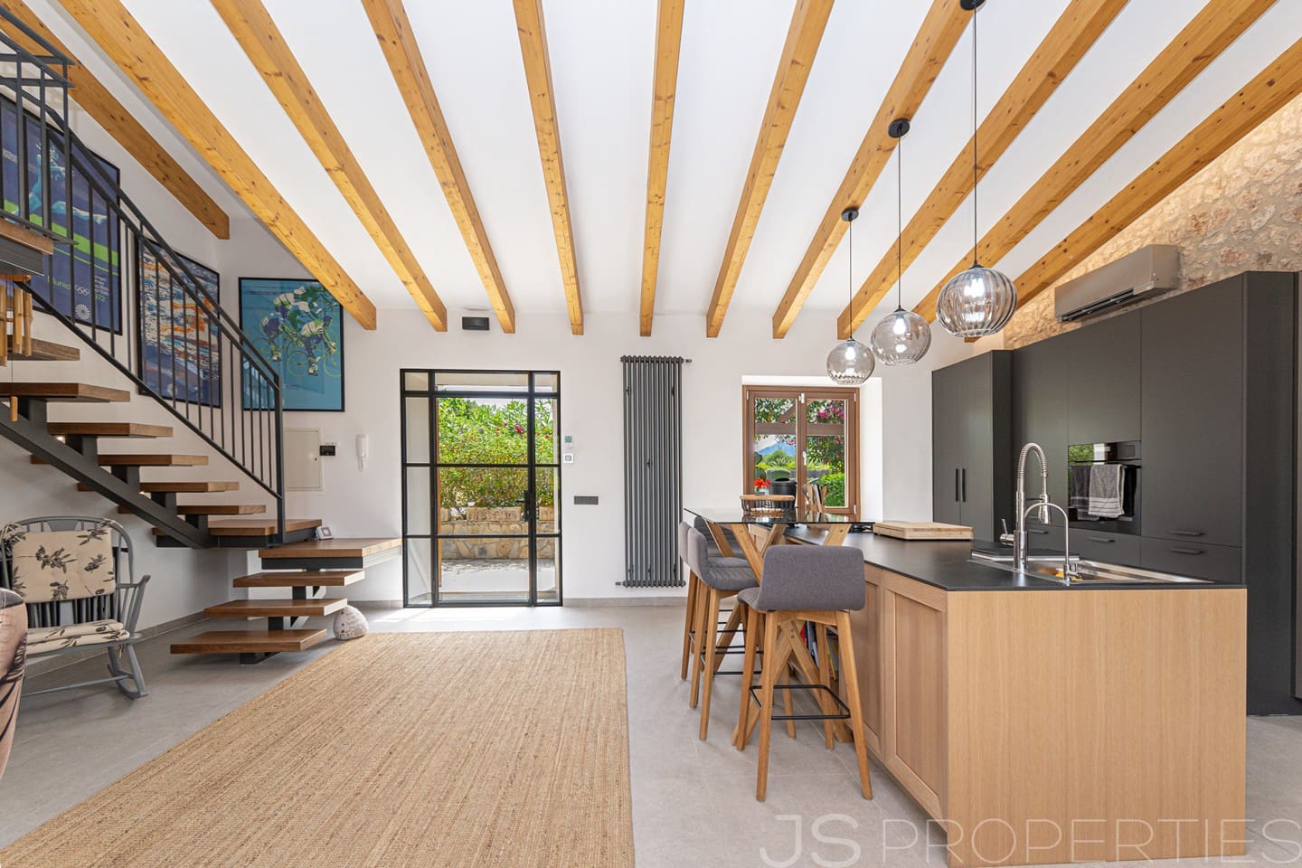 3 bedroom Villa for sale in Pollensa / Pollenca with pool garage - € 1,700,000 (Ref: 9926350)