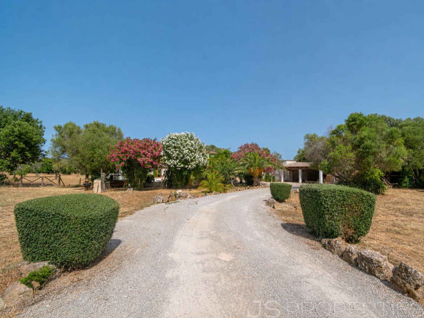 3 bedroom Villa for sale in Pollensa / Pollenca with pool garage - € 1,700,000 (Ref: 9926350)