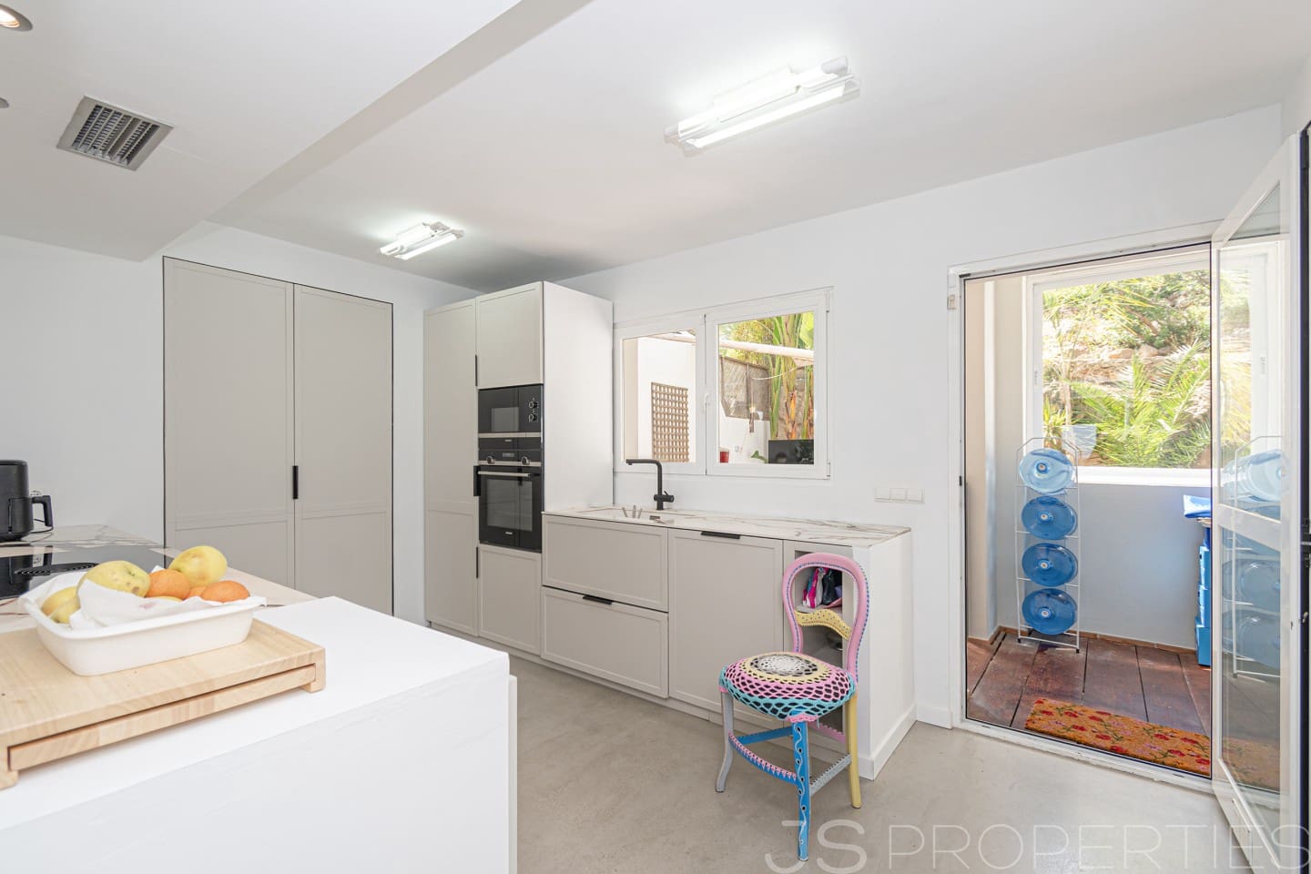 3 bedroom Semi-detached Villa for sale in Genova with pool garage - € 1,500,000 (Ref: 9926352)