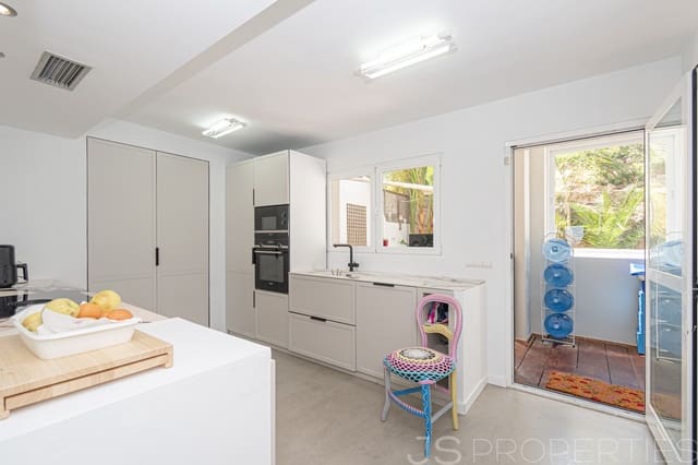 3 slaapkamer Halfvrijstaande villa te koop in Genova, Palma de Mallorca met zwembad garage - € 1.500.000 (Ref: 9926352)