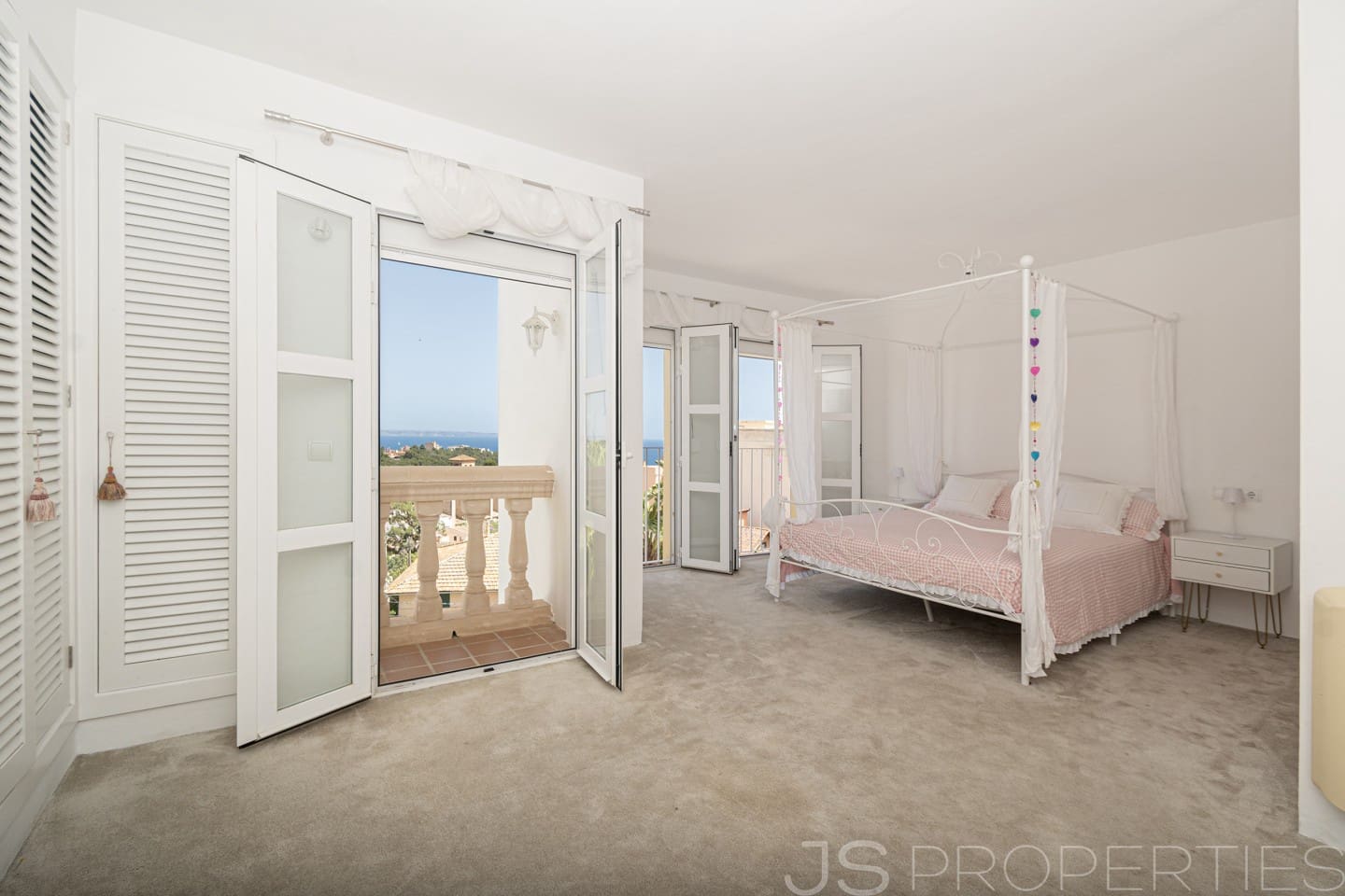 3 bedroom Semi-detached Villa for sale in Genova with pool garage - € 1,500,000 (Ref: 9926352)