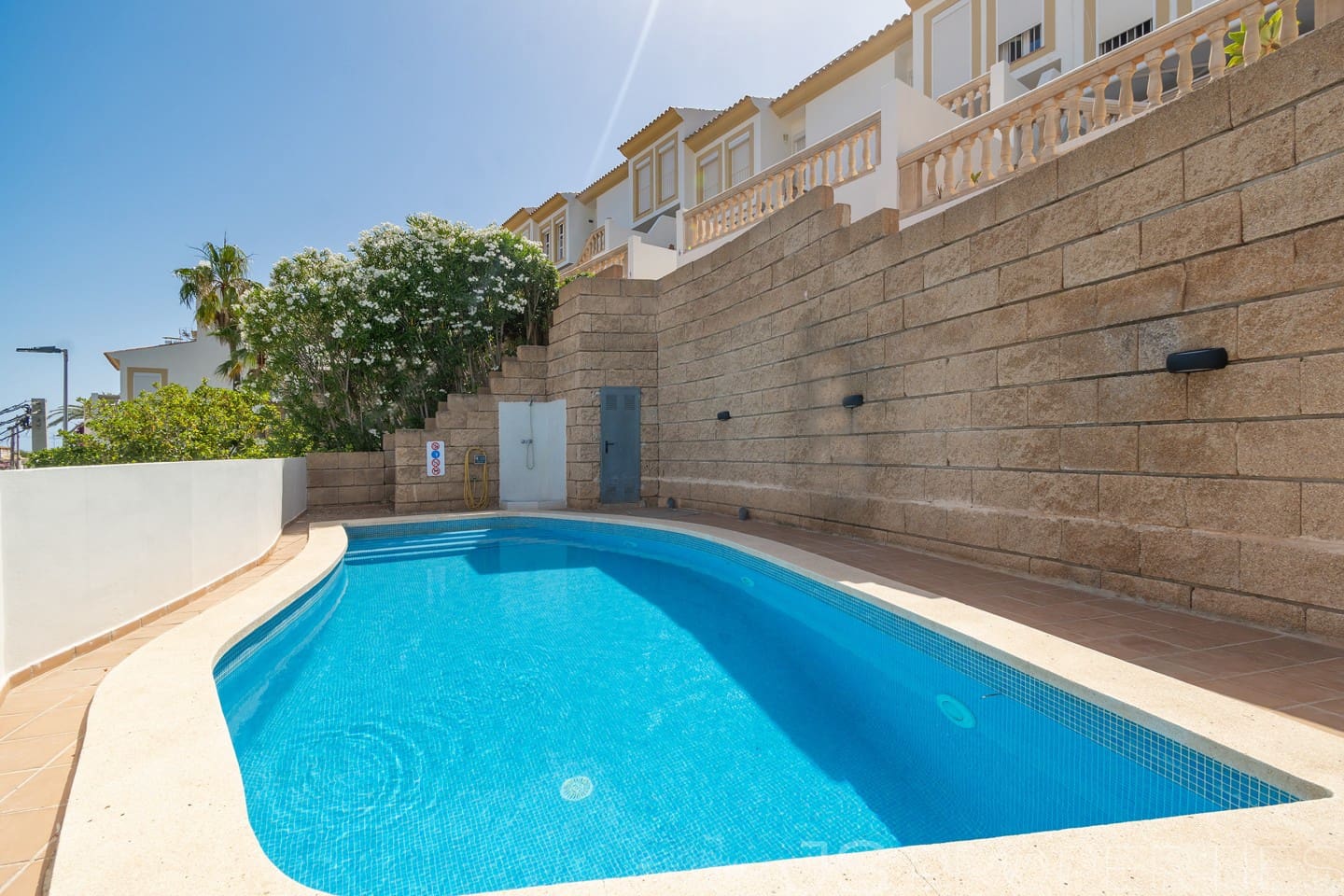 3 bedroom Semi-detached Villa for sale in Genova with pool garage - € 1,500,000 (Ref: 9926352)