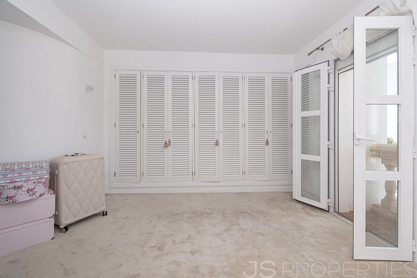 3 bedroom Semi-detached Villa for sale in Genova with pool garage - € 1,500,000 (Ref: 9926352)