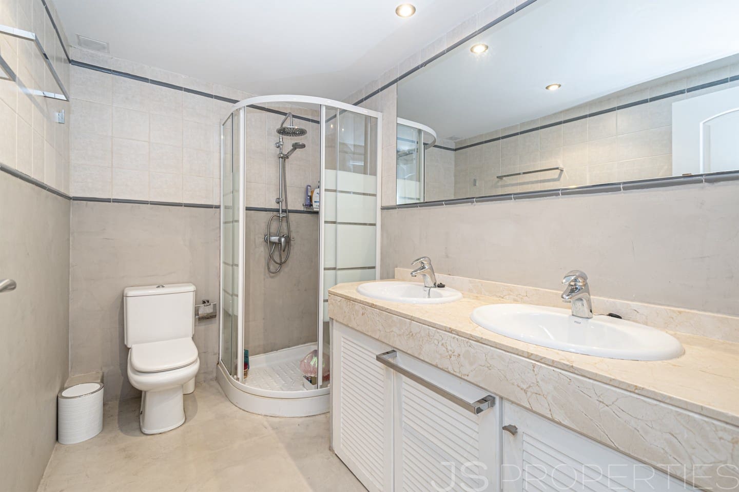 3 bedroom Semi-detached Villa for sale in Genova with pool garage - € 1,500,000 (Ref: 9926352)