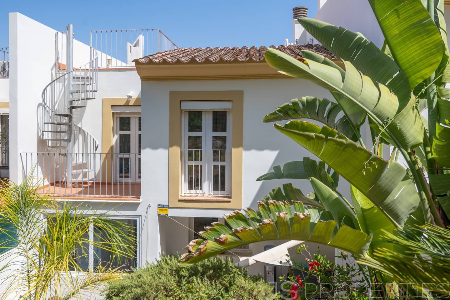 3 bedroom Semi-detached Villa for sale in Genova with pool garage - € 1,500,000 (Ref: 9926352)
