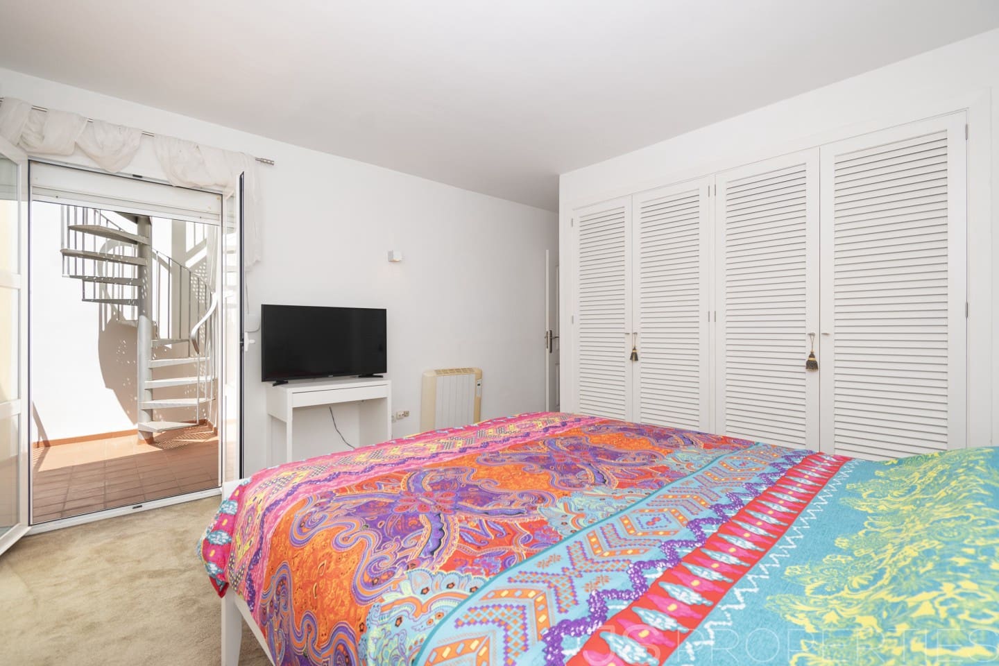 3 bedroom Semi-detached Villa for sale in Genova with pool garage - € 1,500,000 (Ref: 9926352)
