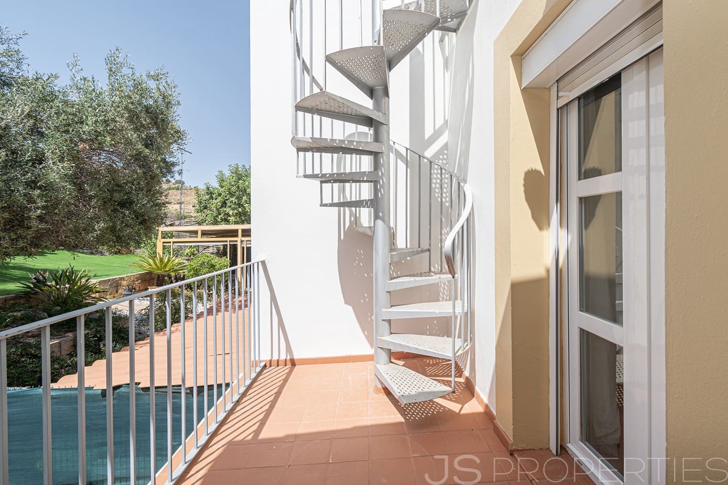 3 bedroom Semi-detached Villa for sale in Genova with pool garage - € 1,500,000 (Ref: 9926352)