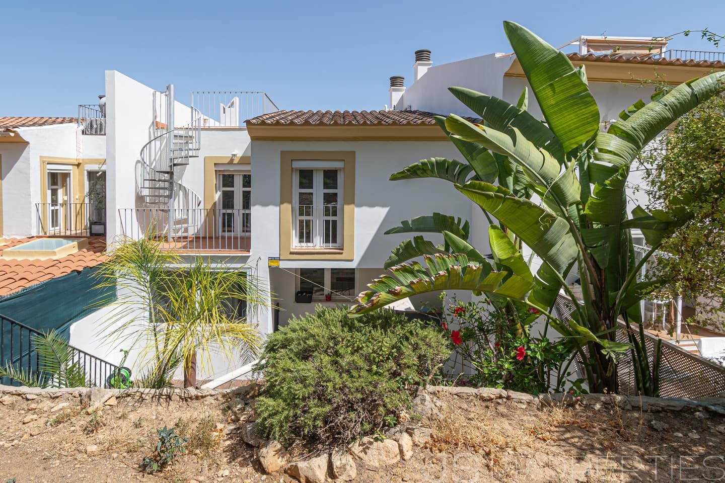 3 bedroom Semi-detached Villa for sale in Genova with pool garage - € 1,500,000 (Ref: 9926352)
