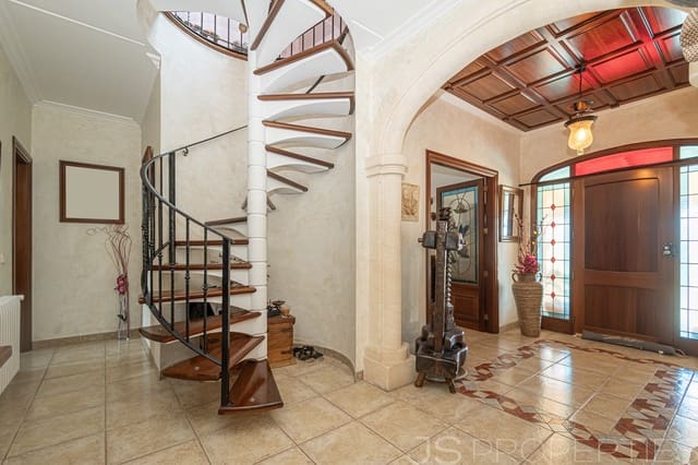 5 soverom Villa til salgs i Ca'n Picafort, Santa Margalida med svømmebasseng garasje - € 1 999 000 (Ref: 9952899)