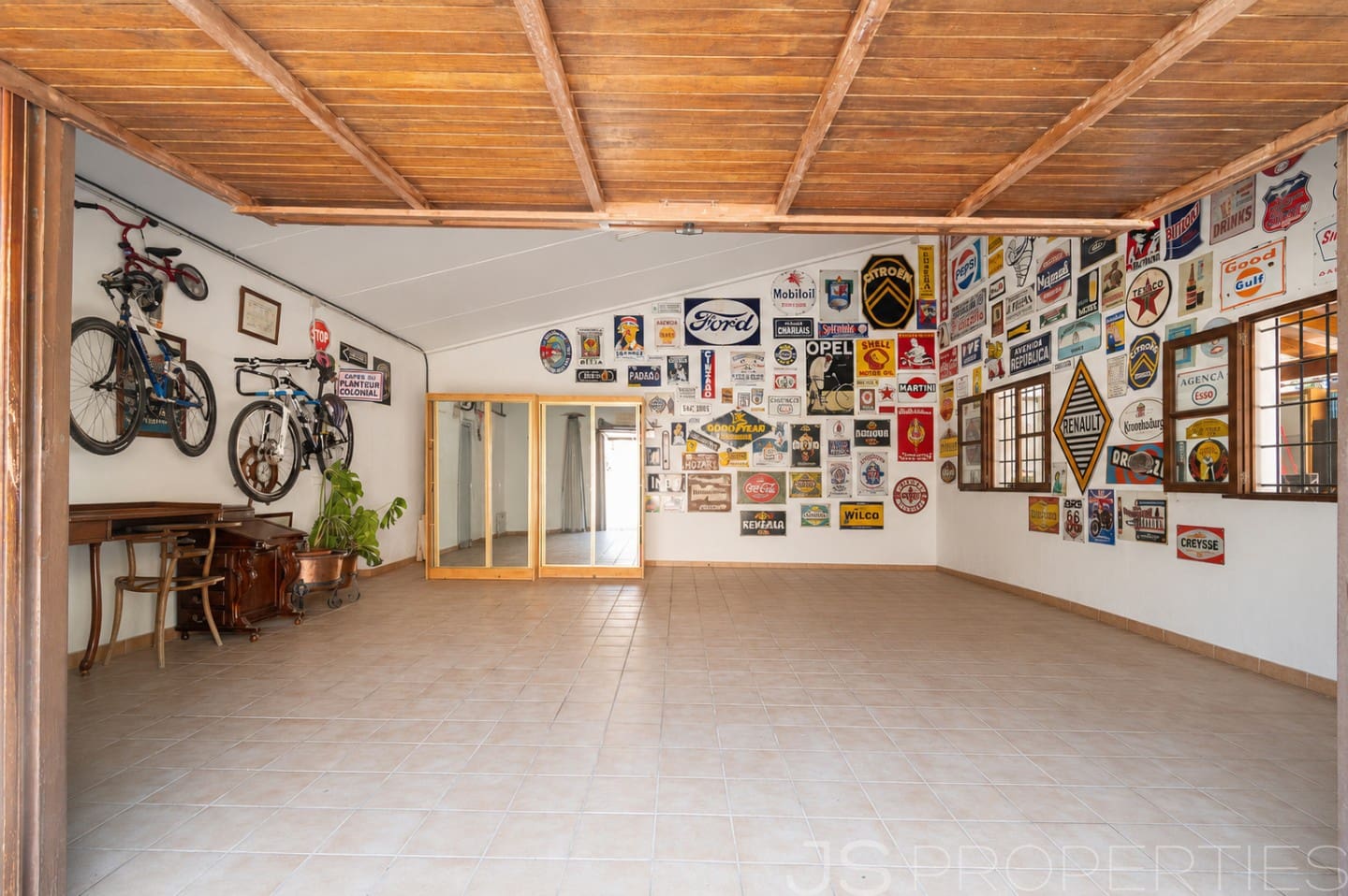 5 slaapkamer Villa te koop in Ca'n Picafort met zwembad garage - € 1.999.000 (Ref: 9952899)