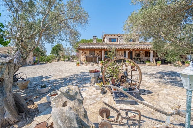 5 soverom Villa til salgs i Ca'n Picafort, Santa Margalida med svømmebasseng garasje - € 1 999 000 (Ref: 9952899)