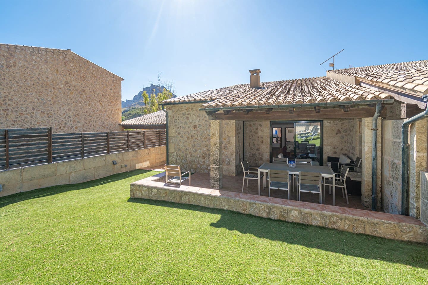 4 chambre Villa/Maison Semi-Mitoyenne à vendre à Cala San Vicente / Cala Sant Vicenc avec piscine - 790 000 € (Ref: 9965547)