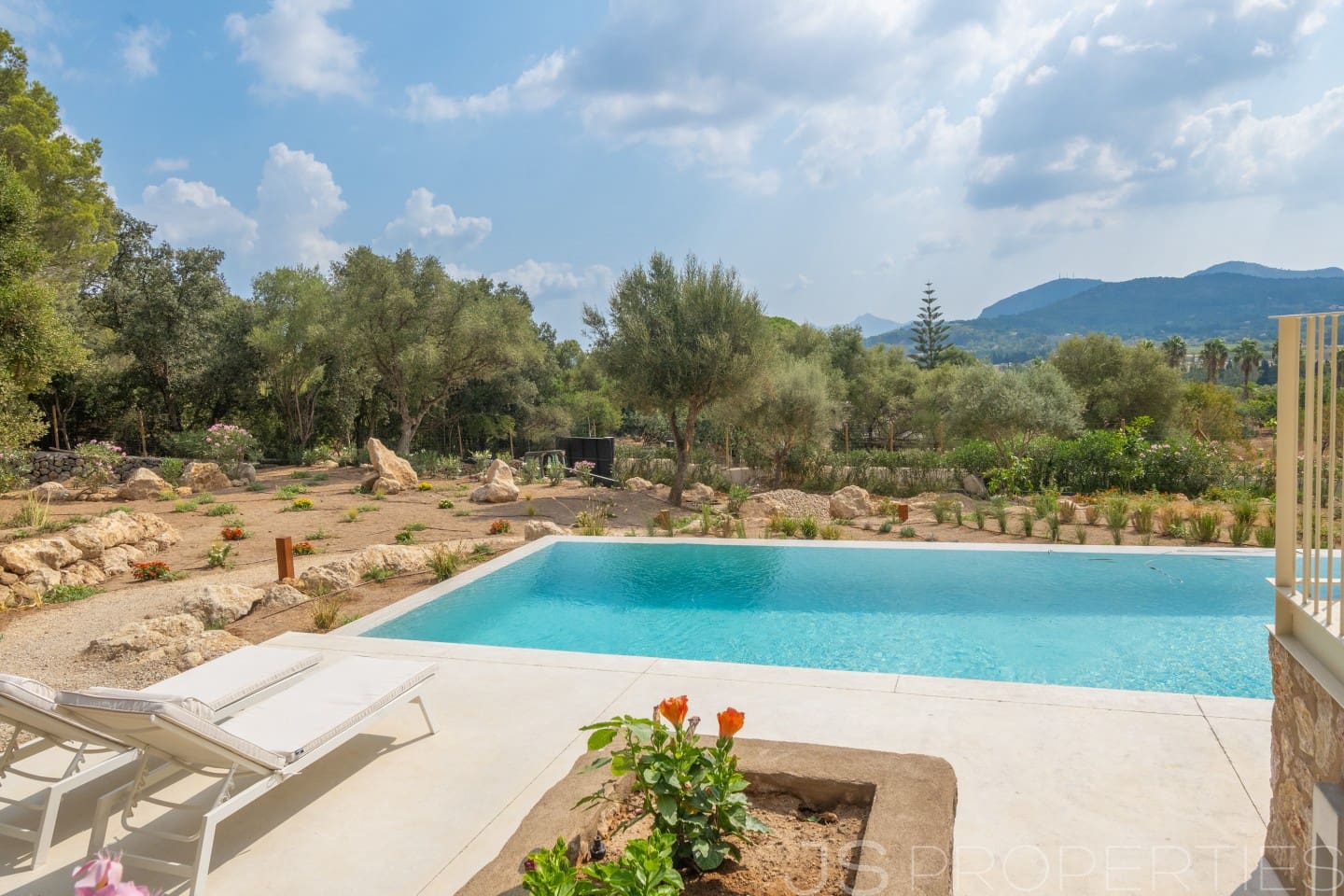 4 soverom Villa til salgs i Alcudia med svømmebasseng garasje - € 3 500 000 (Ref: 9987132)