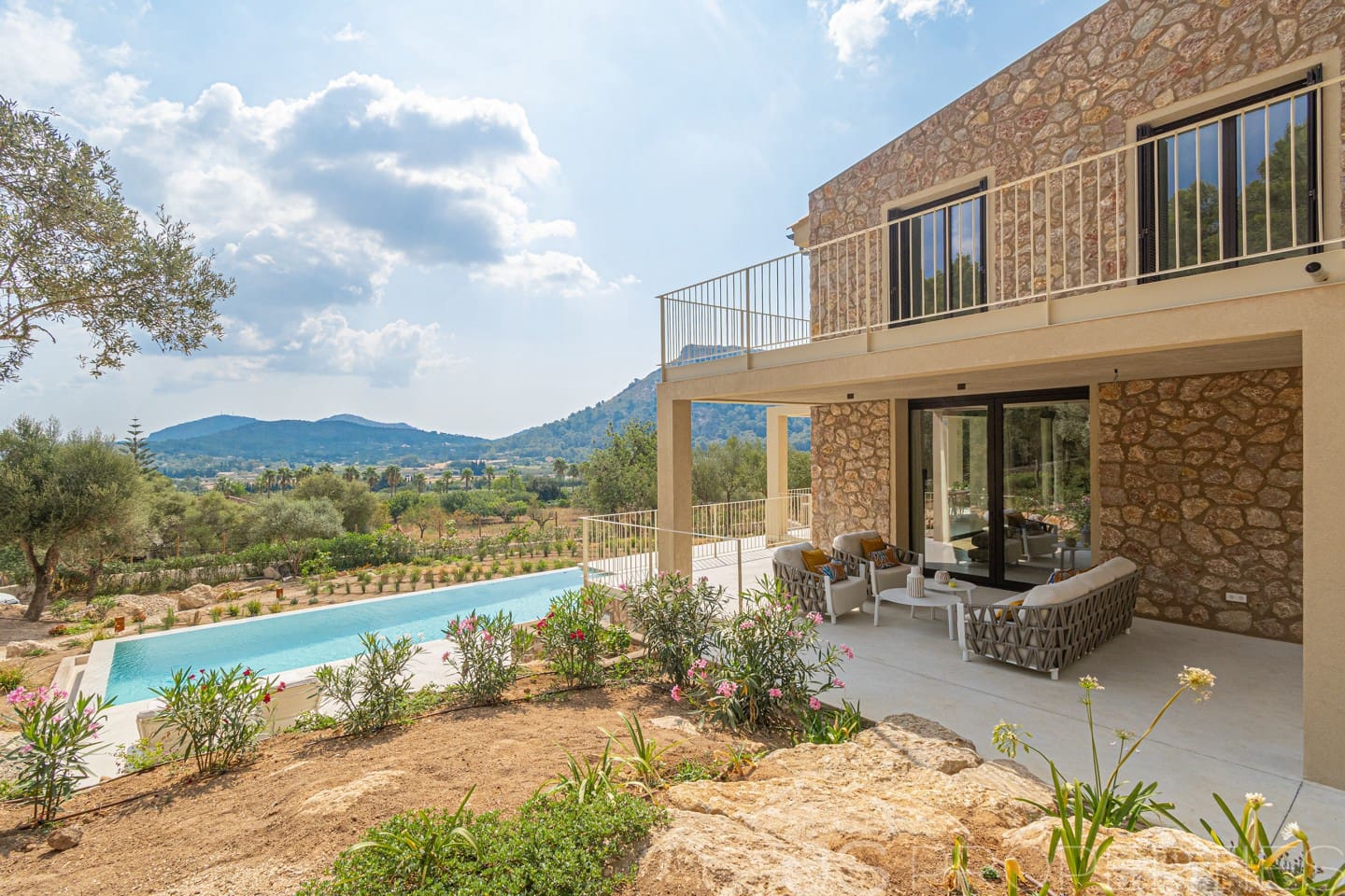 4 soverom Villa til salgs i Alcudia med svømmebasseng garasje - € 3 500 000 (Ref: 9987132)