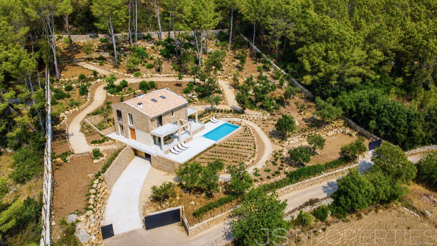4 soverom Villa til salgs i Alcudia med svømmebasseng garasje - € 3 500 000 (Ref: 9987132)