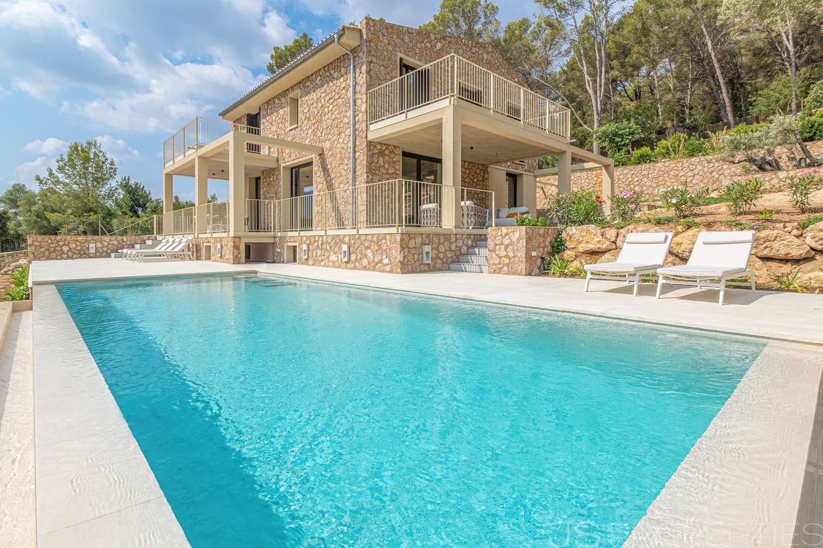 4 soverom Villa til salgs i Alcudia med svømmebasseng garasje - € 3 500 000 (Ref: 9987132)