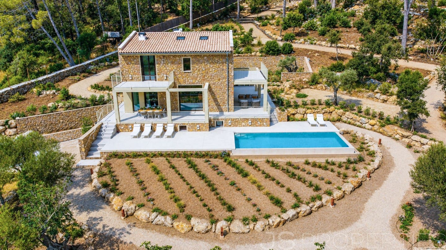 4 soverom Villa til salgs i Alcudia med svømmebasseng garasje - € 3 500 000 (Ref: 9987132)