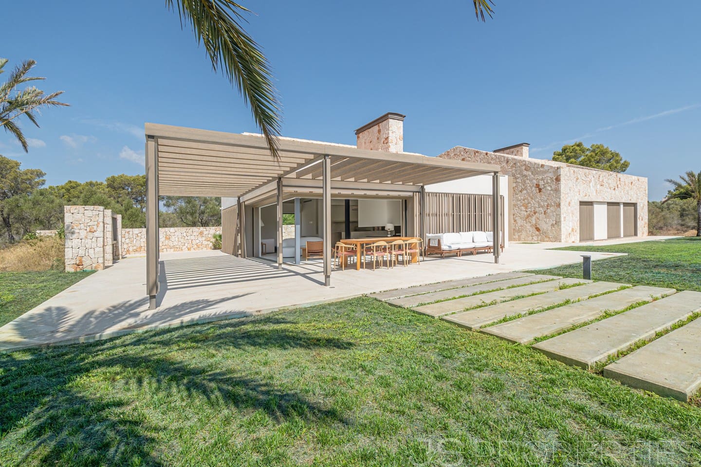 4 Zimmer Villa zu verkaufen in Cala Murada mit Pool Garage - 12.000.000 € (Ref: 9999452)