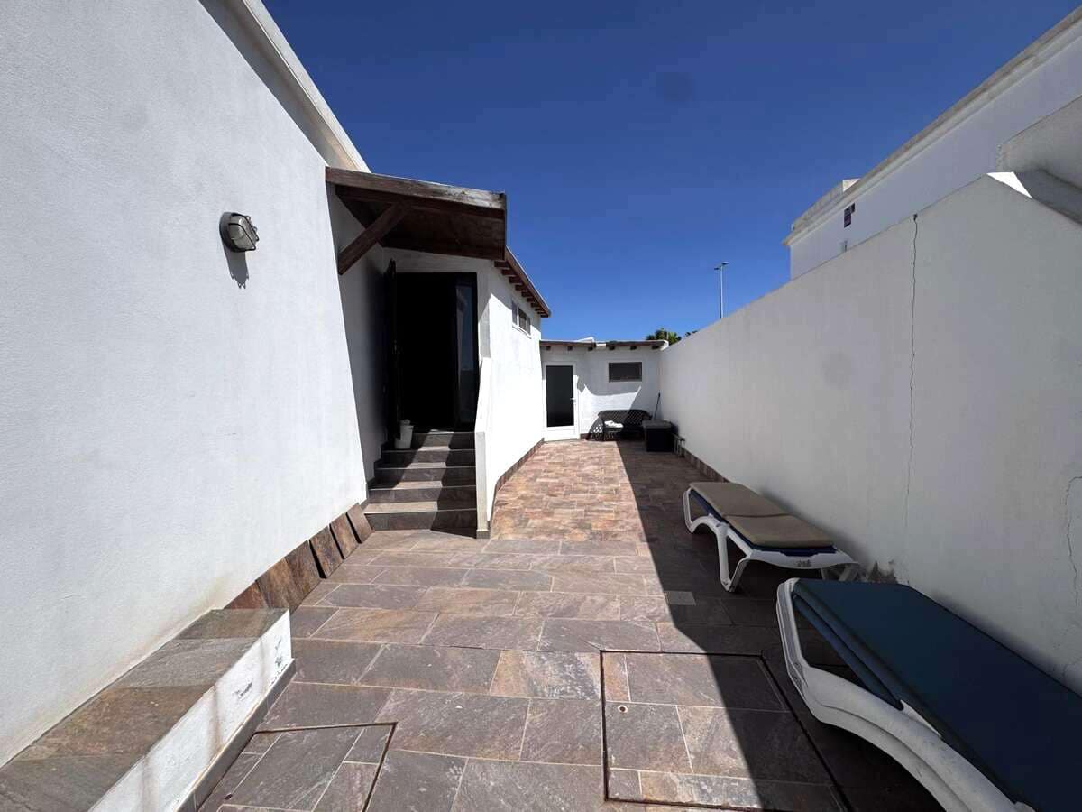 4 sypialnia Willa na sprzedaż w Playa Blanca z basenem garażem - 575 000 € (Ref: 10004932)