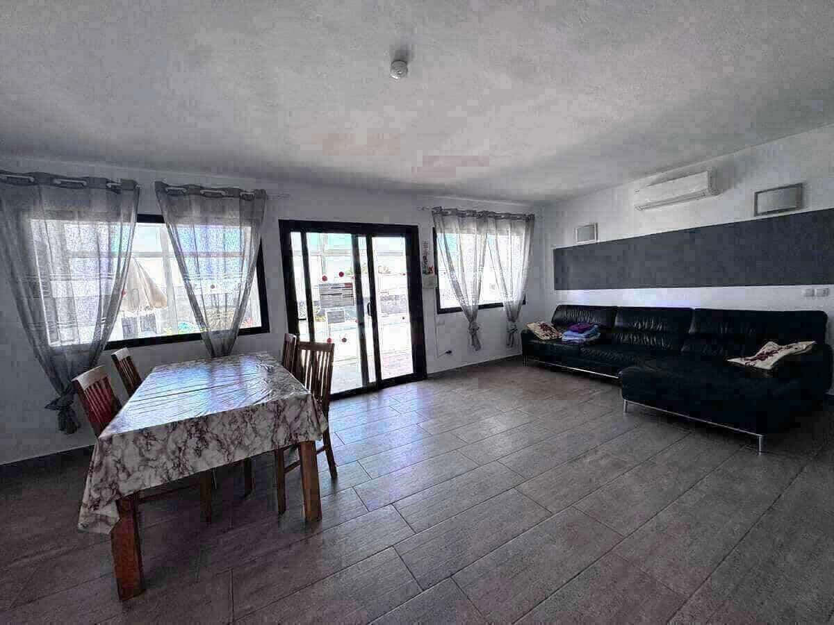 4 sypialnia Willa na sprzedaż w Playa Blanca z basenem garażem - 575 000 € (Ref: 10004932)