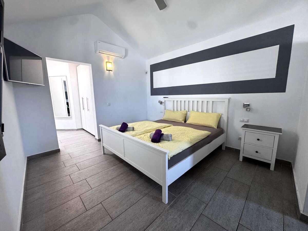 4 sypialnia Willa na sprzedaż w Playa Blanca z basenem garażem - 575 000 € (Ref: 10004932)