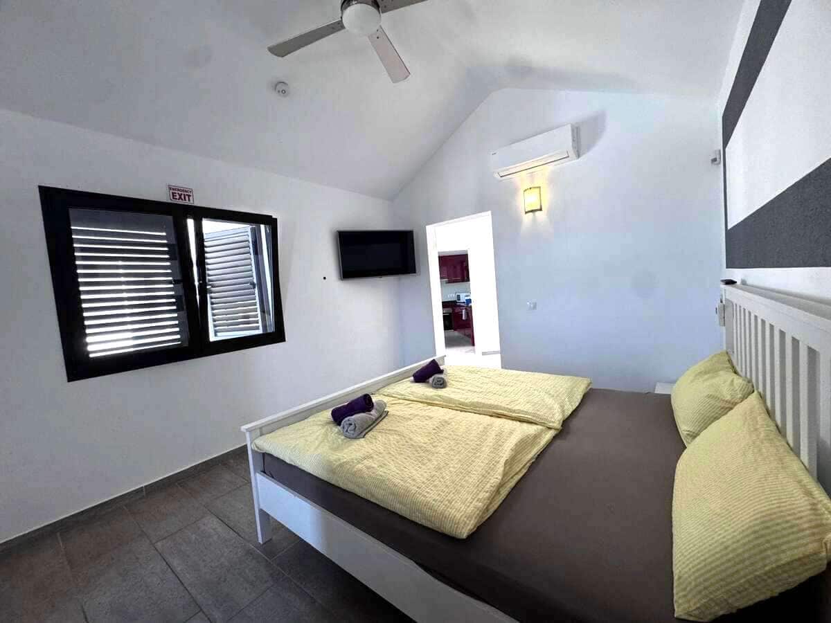 4 sypialnia Willa na sprzedaż w Playa Blanca z basenem garażem - 575 000 € (Ref: 10004932)