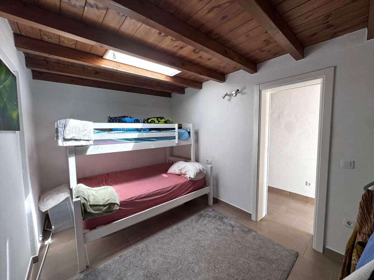 4 sypialnia Willa na sprzedaż w Playa Blanca z basenem garażem - 575 000 € (Ref: 10004932)