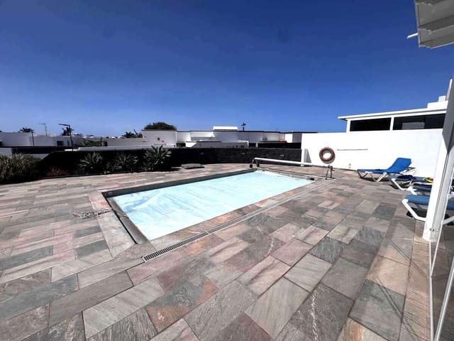 4 sypialnia Willa na sprzedaż w Playa Blanca, Yaiza z basenem garażem - 575 000 € (Ref: 10004932)