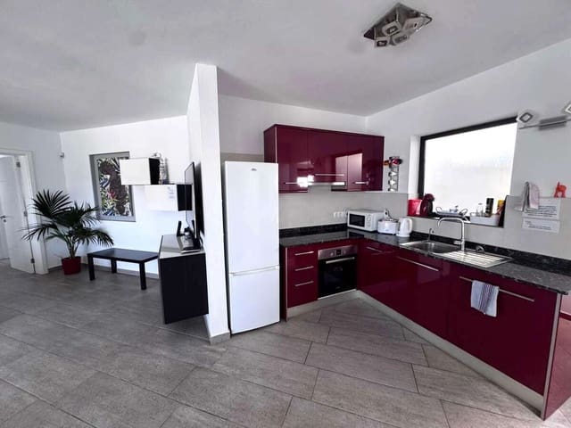 4 sypialnia Willa na sprzedaż w Playa Blanca, Yaiza z basenem garażem - 575 000 € (Ref: 10004932)