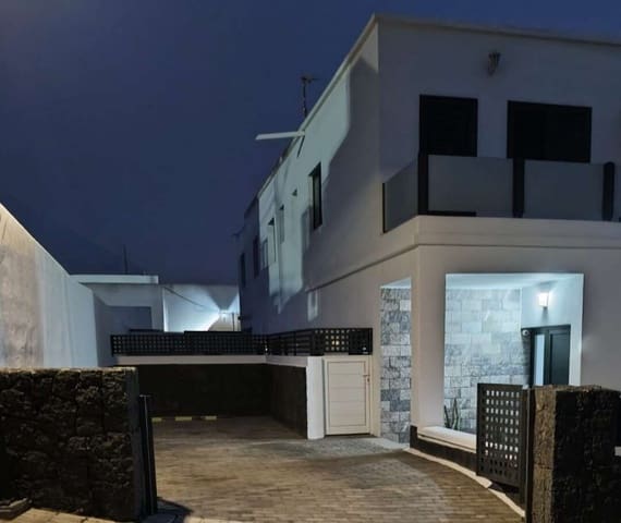 4 slaapkamer Halfvrijstaande villa te koop in Tahiche, Teguise met garage - € 440.000 (Ref: 10148218)